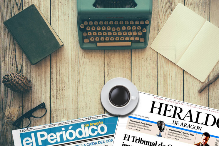 Café leyendo periódicos de Zaragoza